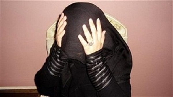 ربة منزل تتاجر في
