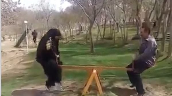 زوج حاول يسعد زوجته