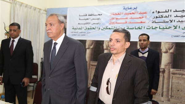 محافظ قنا