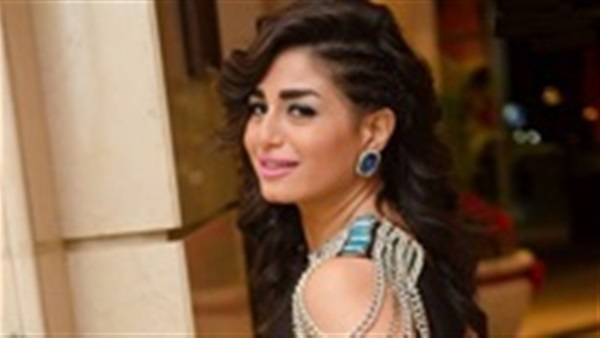 الفنانة منة فضالي