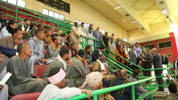 محافظ قنا
