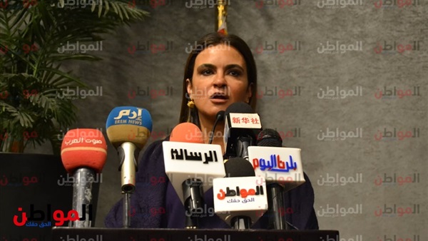 وزيرة الاستثمار توقع