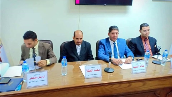 ندوة الإعلام بين