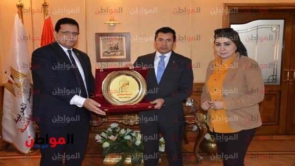 القادة تكرم الدكتور