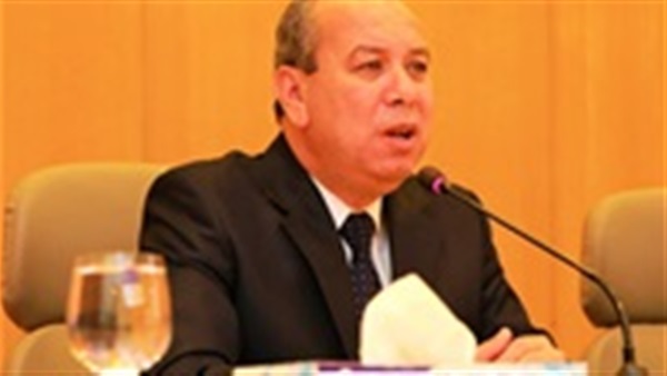 الدكتور إسماعيل عبد