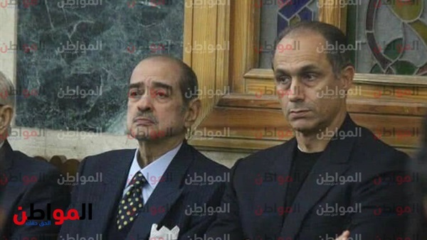 جمال مبارك بجوار