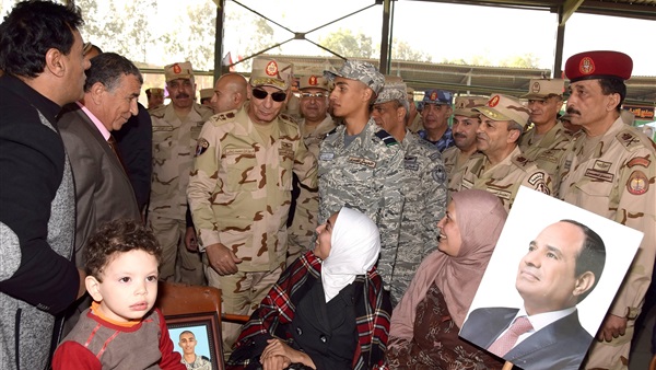 وزير الدفاع والطلبة