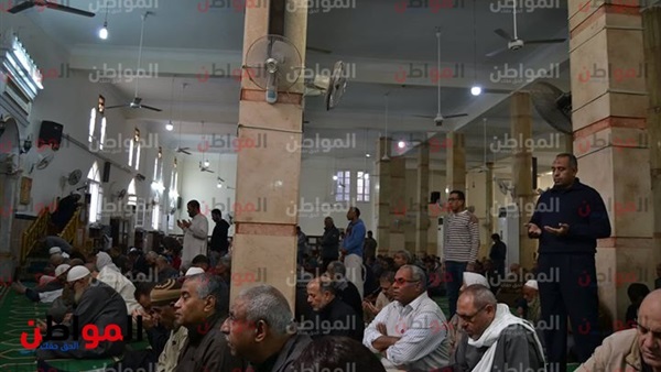 صلاة الجمعة بمسجد