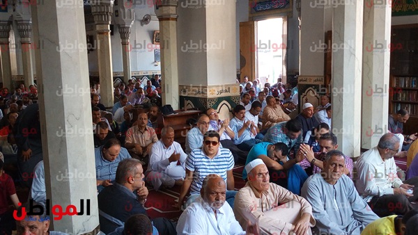 توافد المصلين على