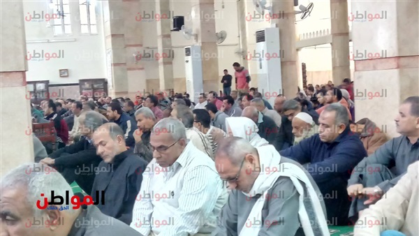 صلاة الجمعة بمسجد