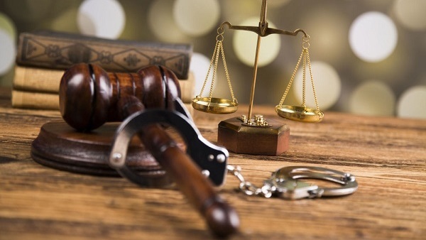 الحكم في إعادة محاكمة