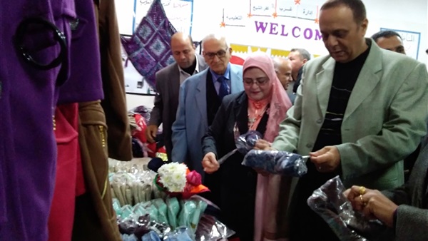 3 آلاف قطعة ملابس