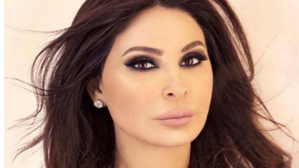 إليسا تحتفل بالكريسماس