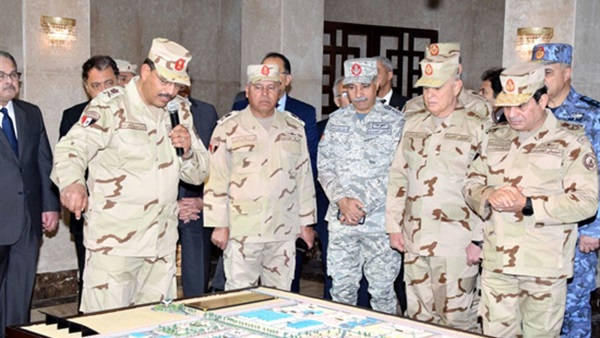 السيسي بالزي العسكري