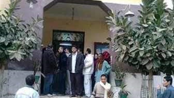 إحالة طبيبين و 5