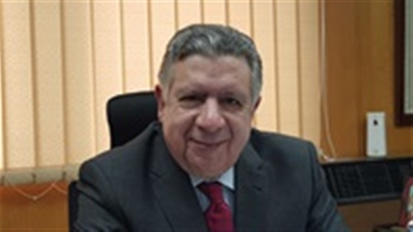 عمرو كمال