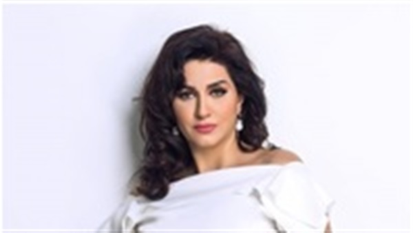 الفنانة وفاء عامر