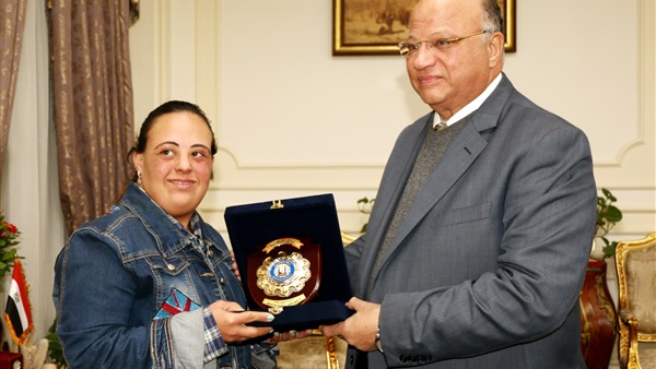 محافظ القاهرة يستقبل