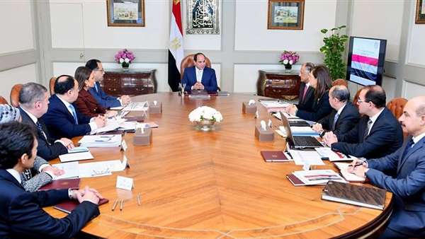 الرئيس السيسي يجتمع