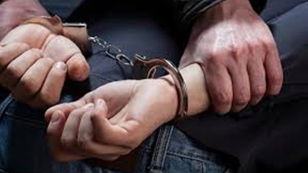 ضبط شخصين مطلوبين