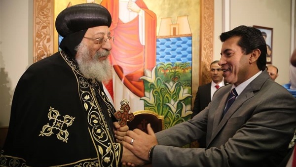 وزير الشباب يهنئ