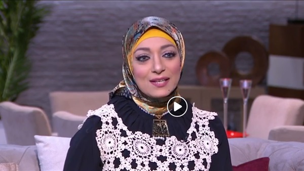 خبيرة إتيكيت