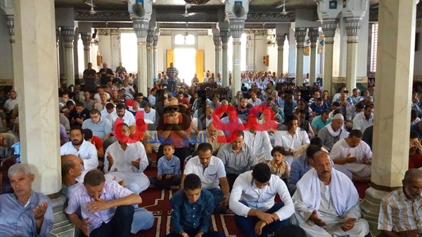 صلاة الجمعة بمسجد