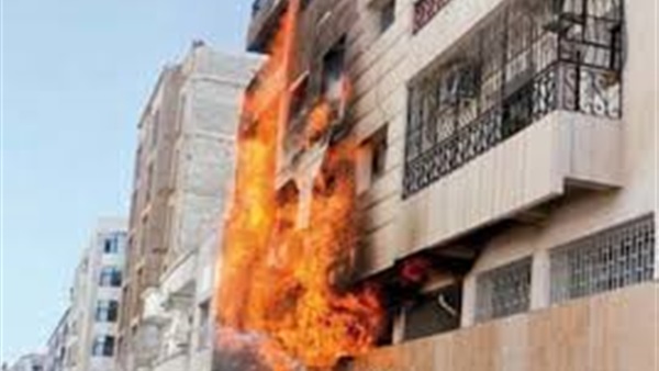 النيران تلتهم منزلا