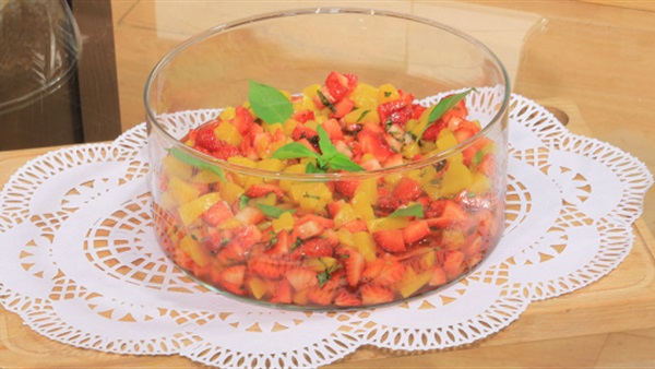 عمل سلطة فواكه بصوص