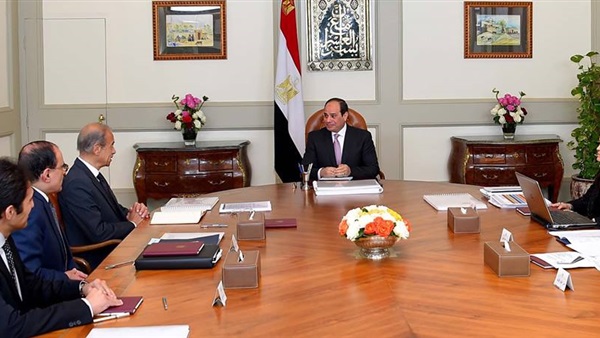 الرئيس السيسي يجتمع