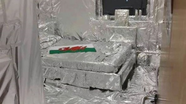 غرفة مغطاة بالفويل