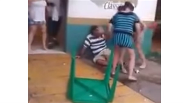 رجل اعتدى على امرأة