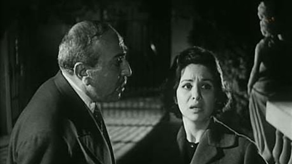 امرأة في مشهد