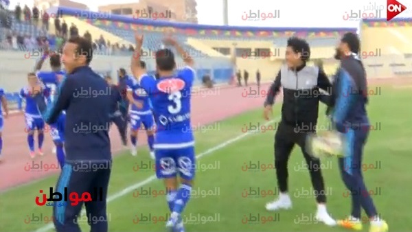 لاعبو أسوان يحتفلون
