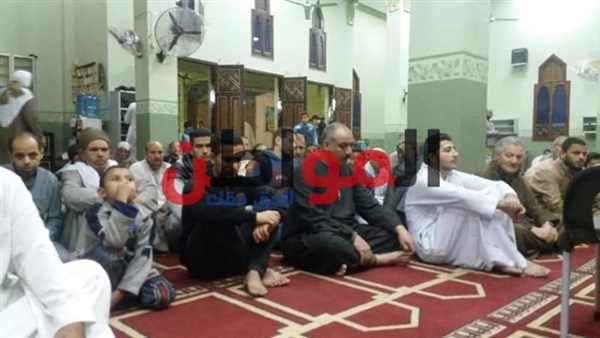 توافد المصلين على