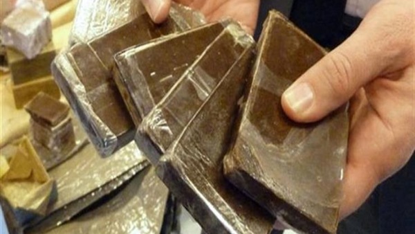 عاطل بحوزته حشيش