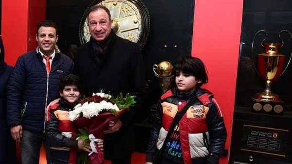 محمود الخطيب مع أسرة