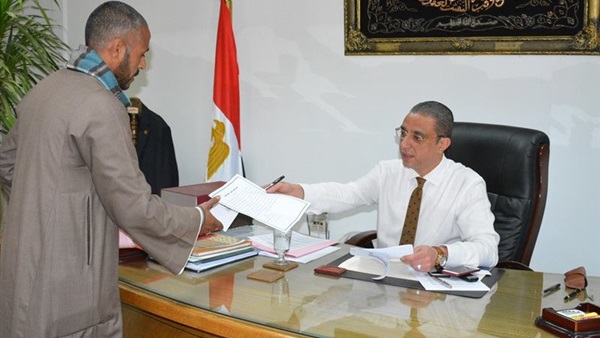 محافظ سوهاج يبحث