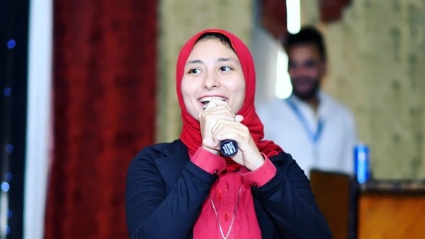 سالي هاشم شاعرة جامعة