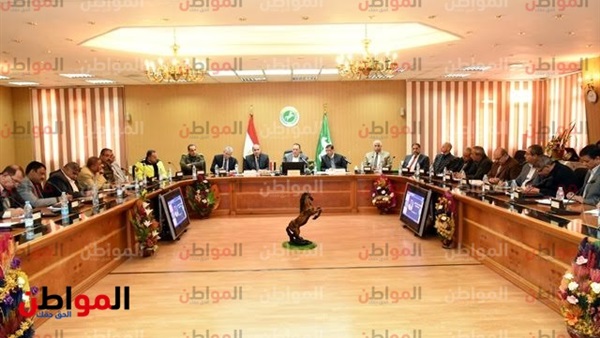 جانب من اجتماع المحافظ