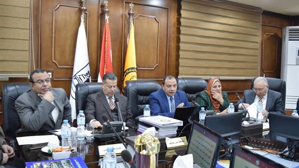 الدكتور منصور حسن