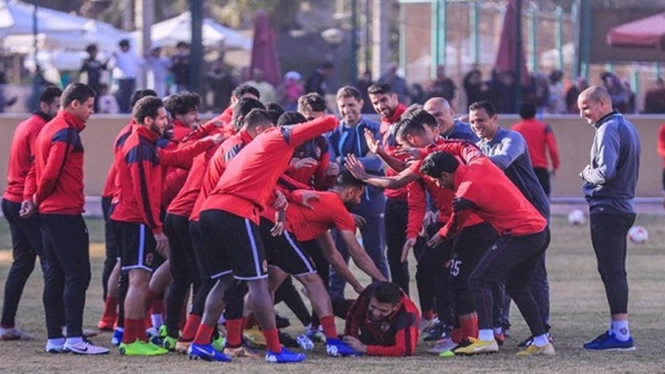 لاعبو الأهلي يعتدوا