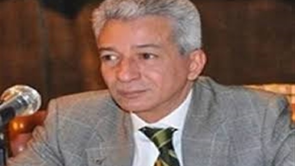علاء عز