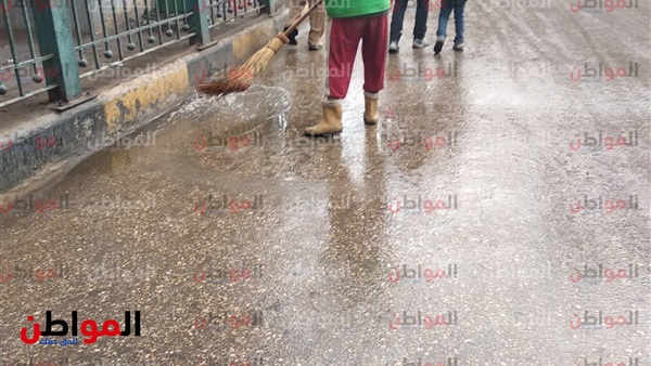 عامل نظافة فى ميدان