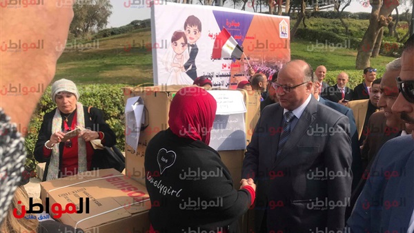 محافظ القاهرة يسلم