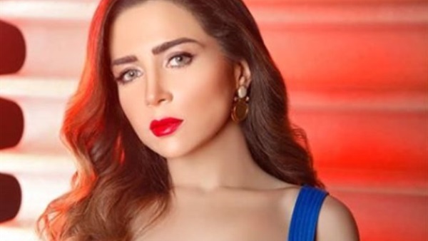 صورة مي عز الدين