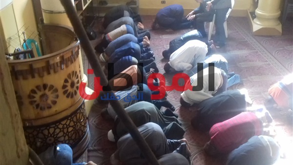 صلاة الجمعة بمسجد