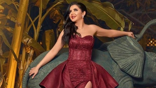 الفنانة إيناس النجار