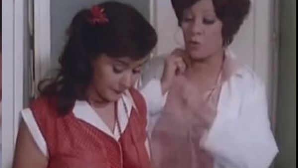 امرأة في مشهد