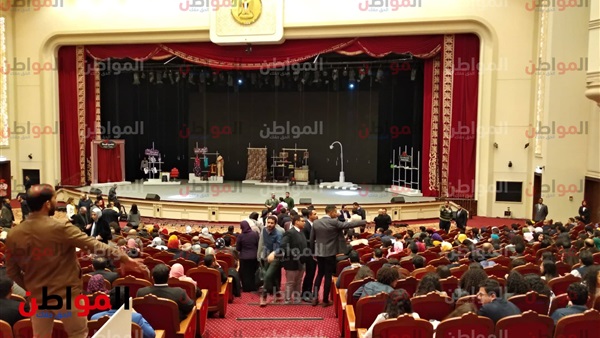 مسرحية الزائر في